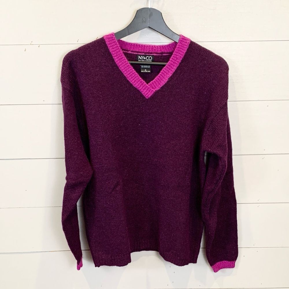 NY & CO 100% wool Purple V-Neck Sweater with Pink Trim size medium